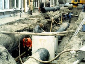 Экскаваторщик для прокладки канализации в Чехии